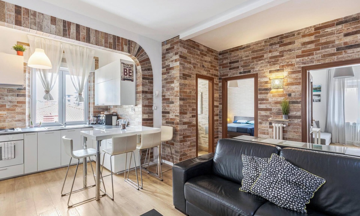 Borgo Venezia Apartment | Apartment "Queen East Verona" with Mountain View, air conditioning, Wi-Fi & Balcony