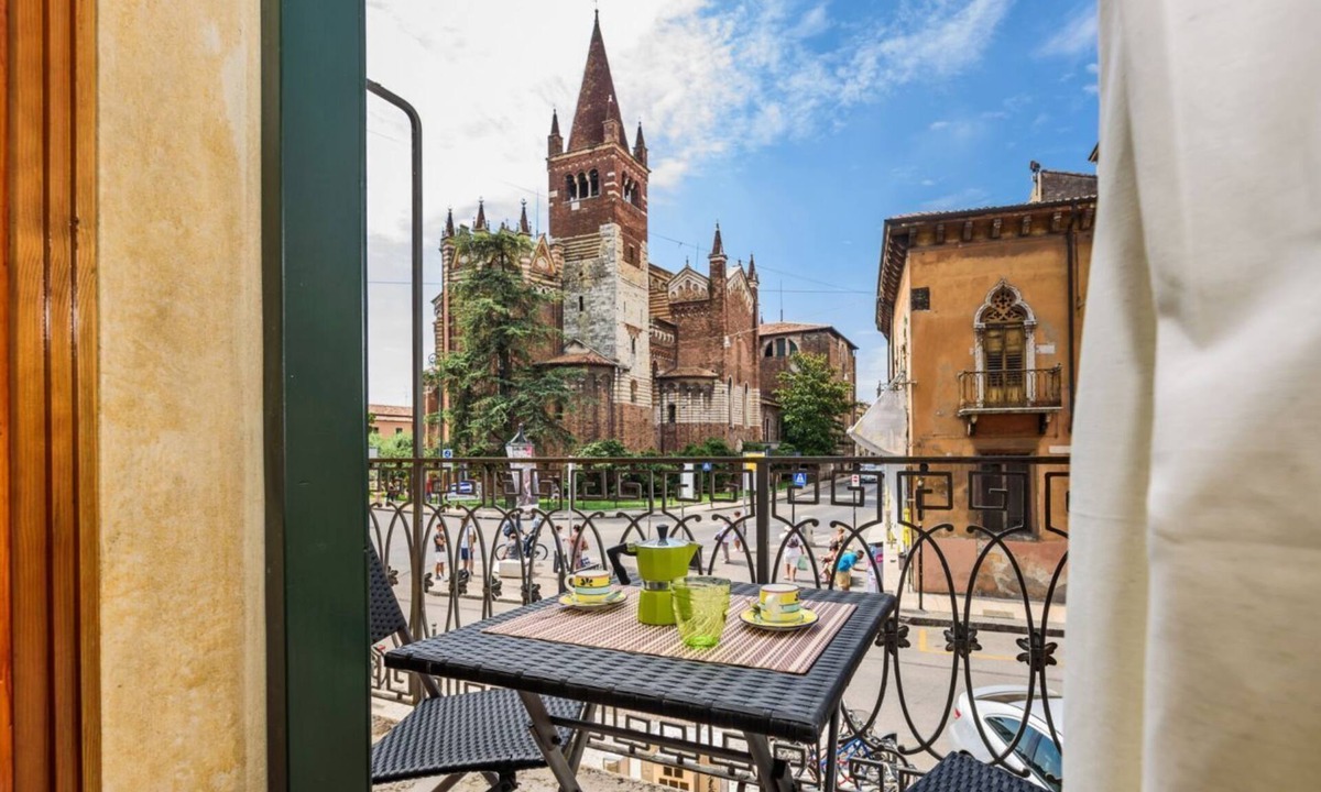 Citta Antica Apartment | Appartamento con balcone a due passi dal balcone di Giulietta e Romeo