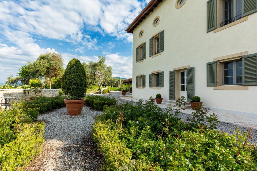 San Pietro in Cariano House | CORTE SAGGIN Charme Relais