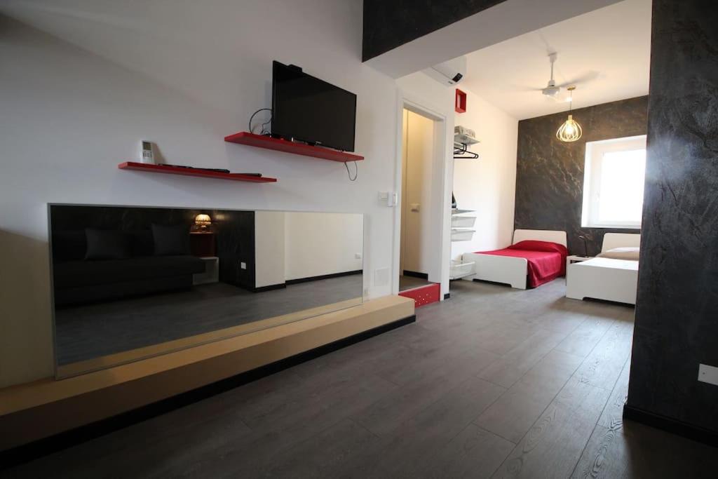 Borgo Venezia Apartment | Monolocale Trainspotting