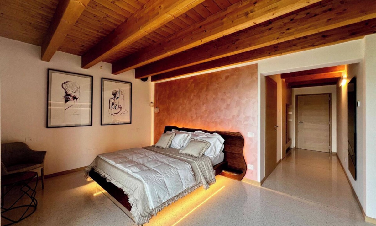 Lione Apartment | Room 'Ripasso' with Mountain View, Private Terrace and Wi-Fi