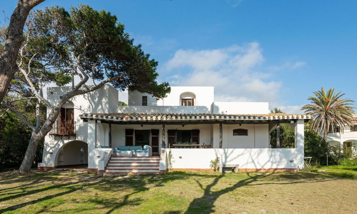 Campulongu Villa | Stunning private villa for 12 guests with WIFI, A/C, TV, terrace and pets allowed