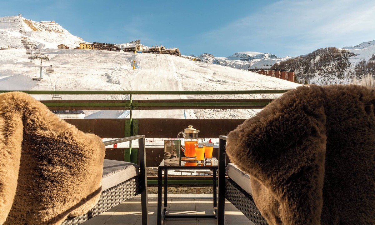 Cervinia Apartment | TrackSide House - Panoramic Ski-In Ski-Out