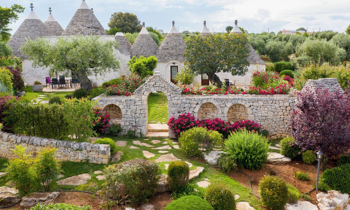 Locorotondo House | Trullo Arco Antico Weddings and events