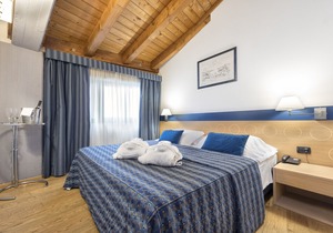 West Point Airport Hotel