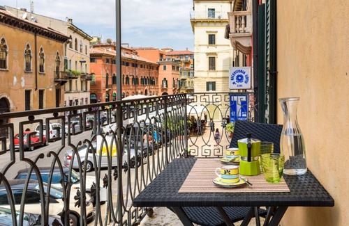 Citta Antica Apartment | Appartamento con balcone a due passi dal balcone di Giulietta e Romeo
