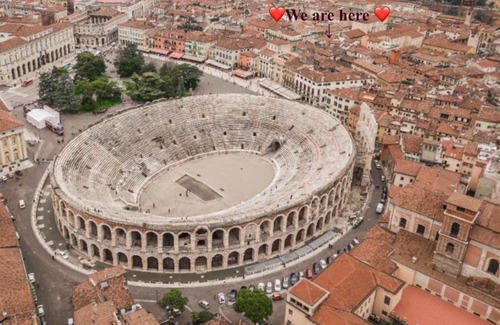 Verona City Centre Apartment | Balcony on Arena