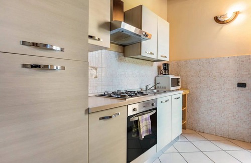 Sud-Ovest Apartment | Family House apartment for 6 people IT023091B4EKONJ794, House Verona fh