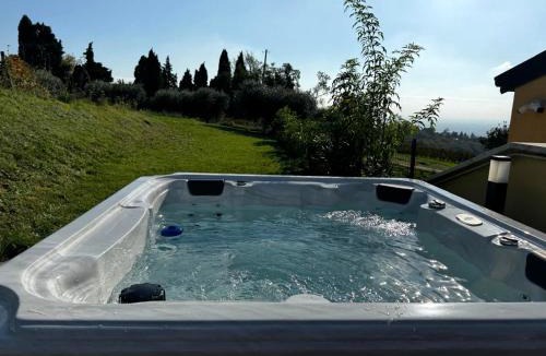 Nord-Ovest Apartment | Agriturismo Corte Busòla jacuzzi riscaldata uso esclusivo ad un passo da Verona