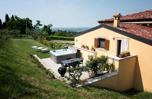 Nord-Ovest Apartment | Agriturismo Corte Busòla jacuzzi riscaldata uso esclusivo ad un passo da Verona