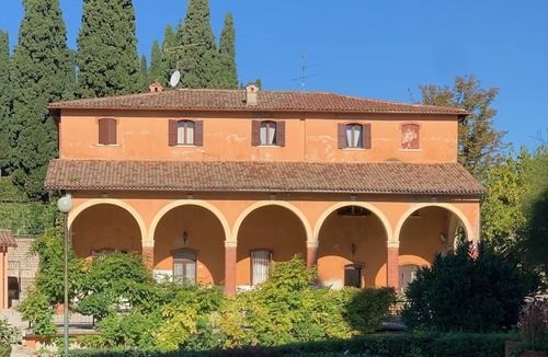 Sona House | Ampio Appartamento con Giardino e Patio tra i Vigneti