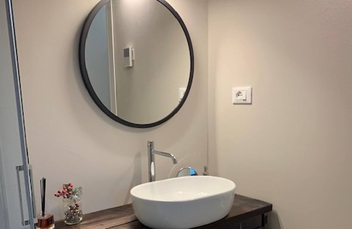Pescantina Apartment | Apartment 'Appartamento Magnolia 2' with Shared Garden, Wi-Fi and Air Conditioning