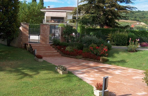Marcellise Apartment | APARTMENT IN VILLA WITH SWIMMING POOL AND TENNIS COURT SURROUNDED BY GREENERY