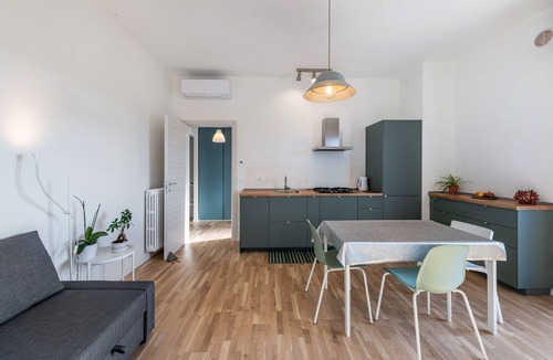 San Zeno Apartment | Apartment 'La Casetta' with Balcony and Air Conditioning