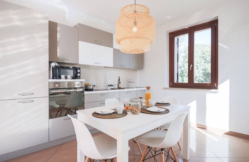 Sommacampagna Apartment | Apartment 'Orchidea' with Private Terrace, Wi-Fi and Air Conditioning