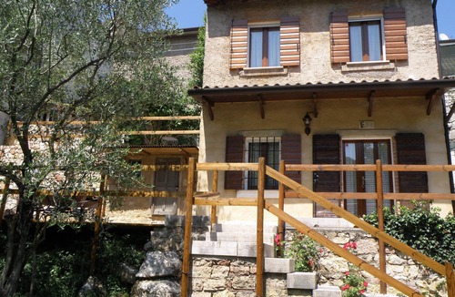 Sant'Ambrogio di Valpolicella House | Between art and wine in the heart of the Valpolicella . .