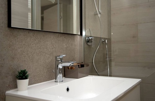Borgo Roma Apartment | CAMELOT APARTMENT RED5