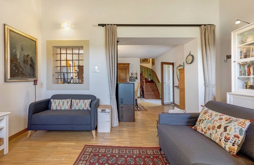 Villafranca di Verona House | Country House 'A House with A Character' with Mountain View, Wi-Fi, and Air Conditioning