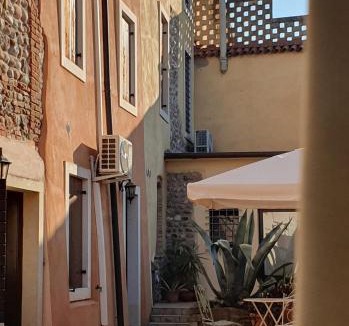 Sona House | GESUITIROOMS