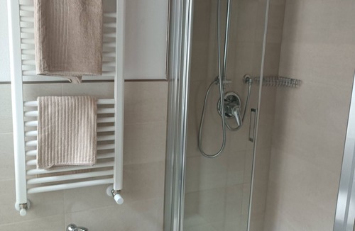 San Michele Apartment | Grazioso Appartamento Casa Rosa Amelia .con Grande Parcheggio Libero a 20 m