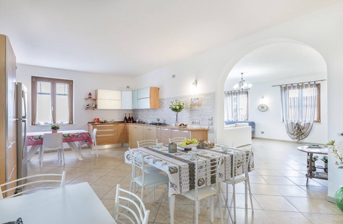 Villafranca di Verona Apartment | Holiday Apartment "La Siesta" with Shared Garden, Balcony & Wi-Fi
