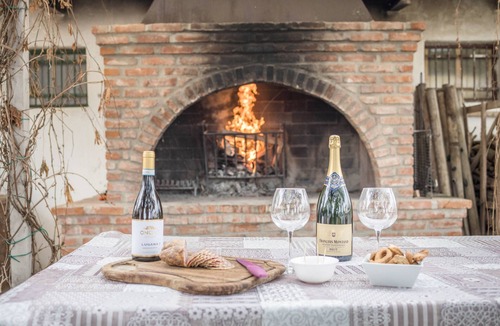 Villafranca di Verona Apartment | Holiday Apartment "La Siesta" with Shared Garden, Balcony & Wi-Fi