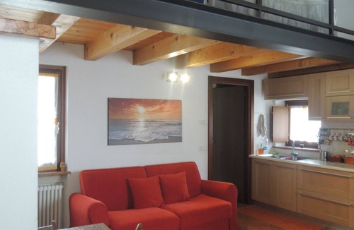 Pescantina Apartment | Ideal for Spa, food and wine tours. Italian breakfast included on bank of river