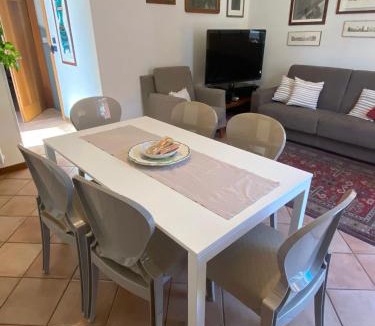 Est Apartment | IL BALCONE DI AURORA