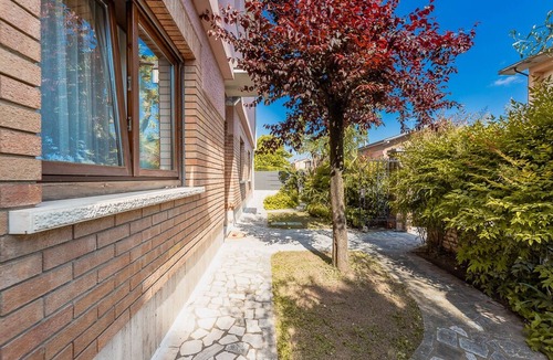 Povegliano Veronese Apartment | Living in Art * Near The Airport, Wi-Fi, Netflix and Garden