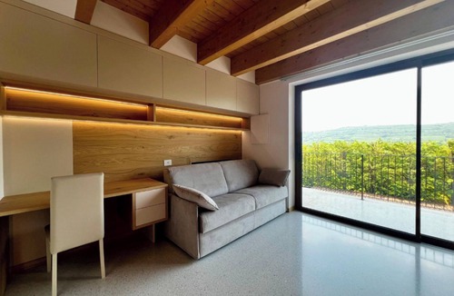 Lione Apartment | Room 'Ripasso' with Mountain View, Private Terrace and Wi-Fi