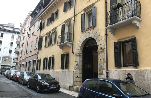 Verona City Centre Apartment | SCIESA 24 APARTMENTS - CIR 023091-LOC-01674 - CIN IT023091C2RKYIHNOG
