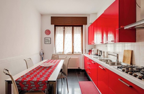 San Giovanni Lupatoto Apartment | Stay in Style: vibrant condo in San Giovanni Lupatoto - free parking
