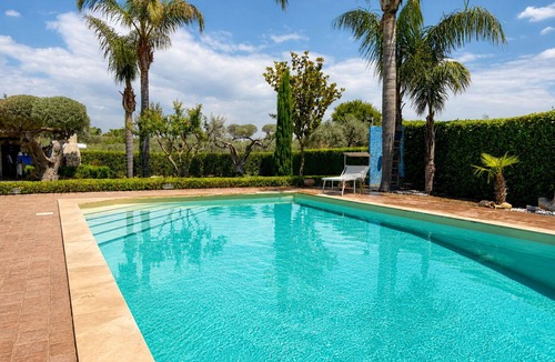 Chiaramonte Gulfi Villa | Stunning private villa for 6 people with WIFI, private pool, A/C, TV, patio and panoramic view