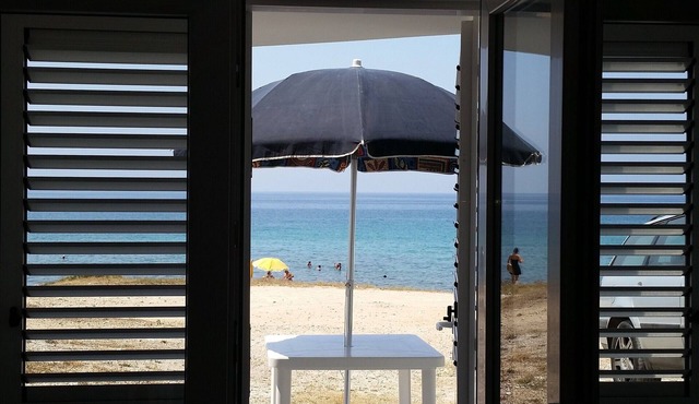 Beachfront dwelling in the center of Marina di Mancaversa