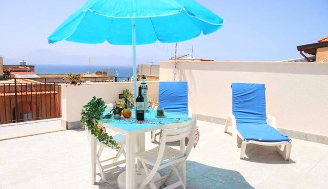 'Corallo - Casa Vacanze' Apartment with Sea View, Wi-Fi and Air Conditioning