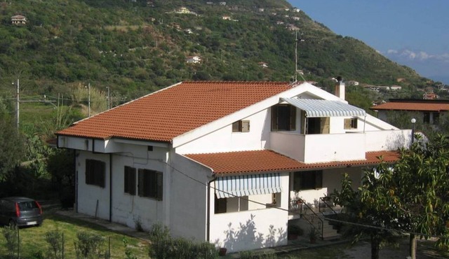 Holiday House - Quiet three bedrooms apartment