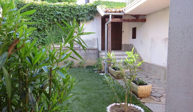 Laura's House, La Morra
