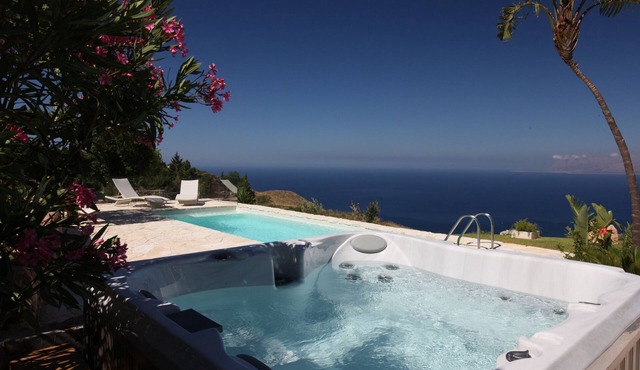 Luxury and spectacular views at La villa Lá