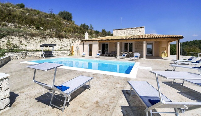 Wonderful private villa for 8 guests with A/C, private pool, WIFI, TV and terrace