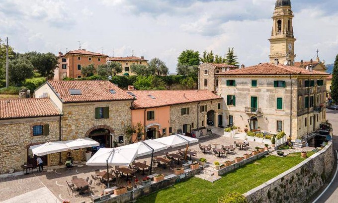 San Pietro in Cariano Hotel | 80 m² Hotel ∙ 6 guests