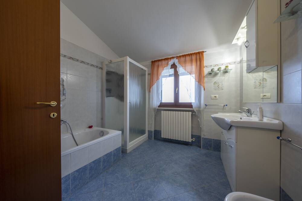 Photo of Bathroom in Velo Veronese