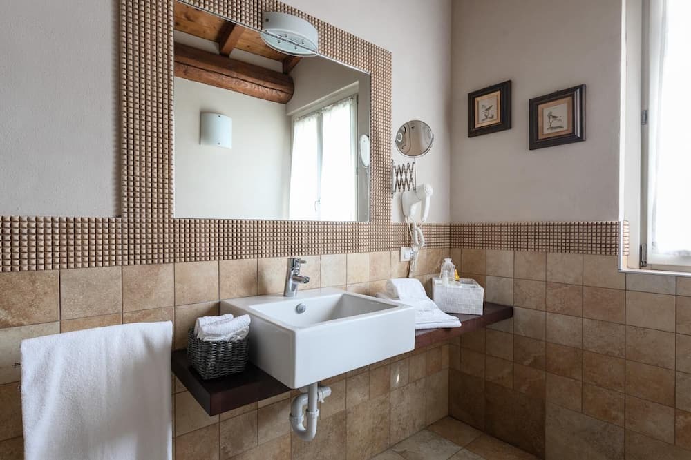 Photo of Bathroom in Soave