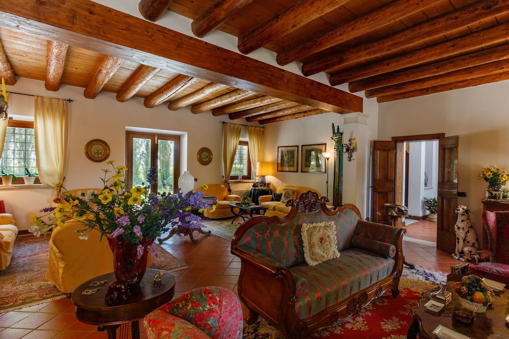 Photo of Livingroom in Concamarise
