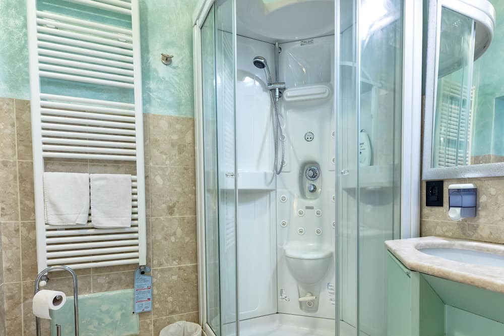 Photo of Bathroom in Sud
