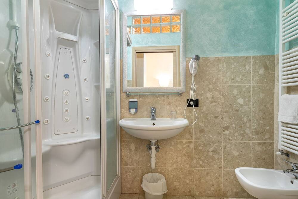 Photo of Bathroom in Sud