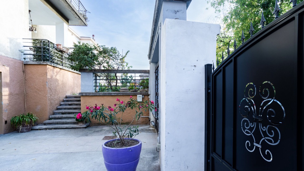 Photo of Outdoor in Est