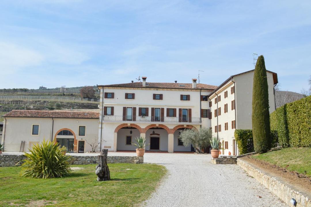 Photo of Buildings in Lione