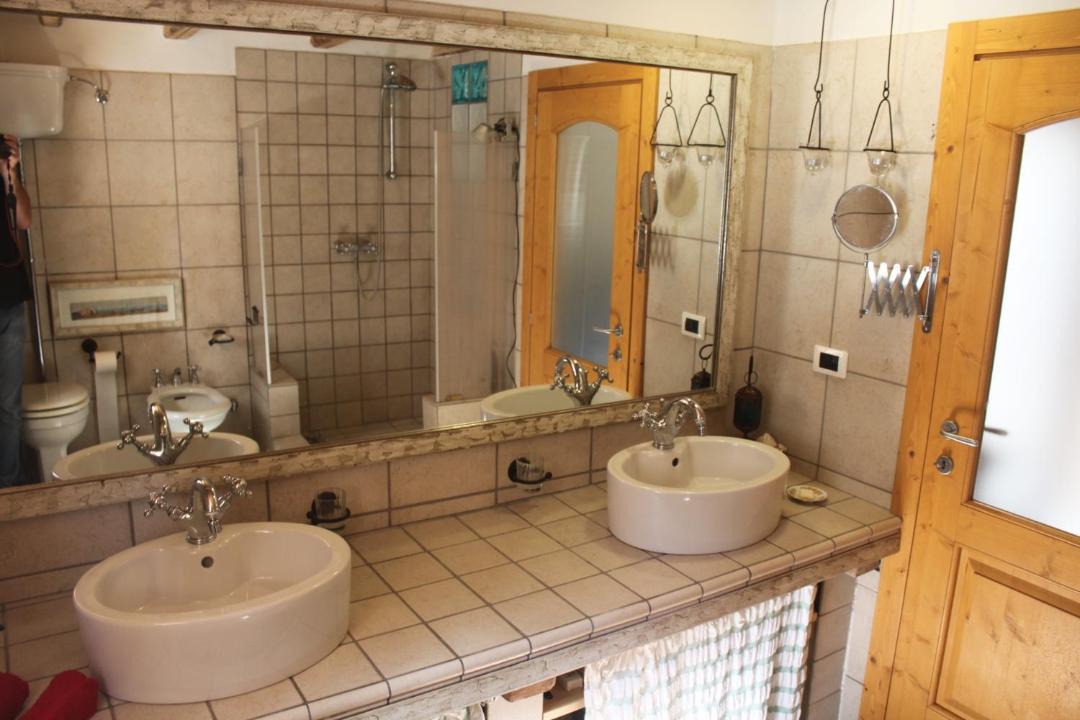 Photo of Bathroom in Peri