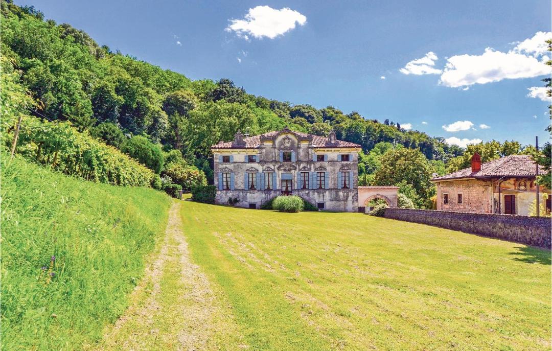 Photo of Buildings in Colognola ai Colli