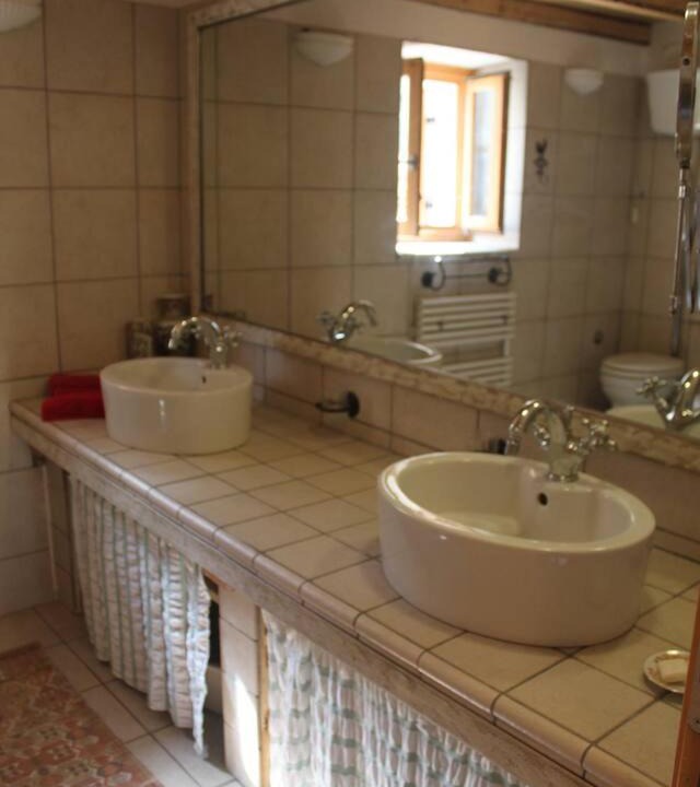 Photo of Bathroom in Peri